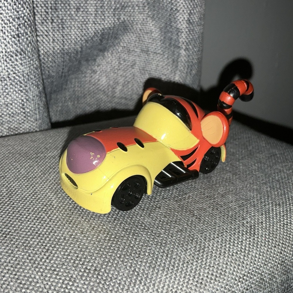 Disney Racers Tigger Die Cast Metal Body Race Car 1:64 Disney Parks